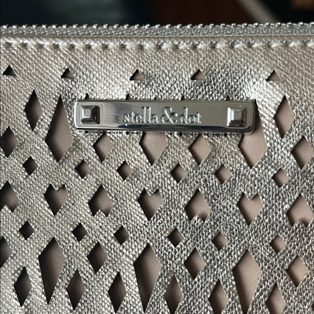 New Stella & Dot Metallic Rose Gold/Silver Clutch - Picture 2 of 16